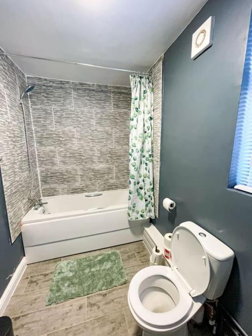 버밍엄 Perfect For Contractors & Families! 7 Beds Free Parking 아파트 외부 사진