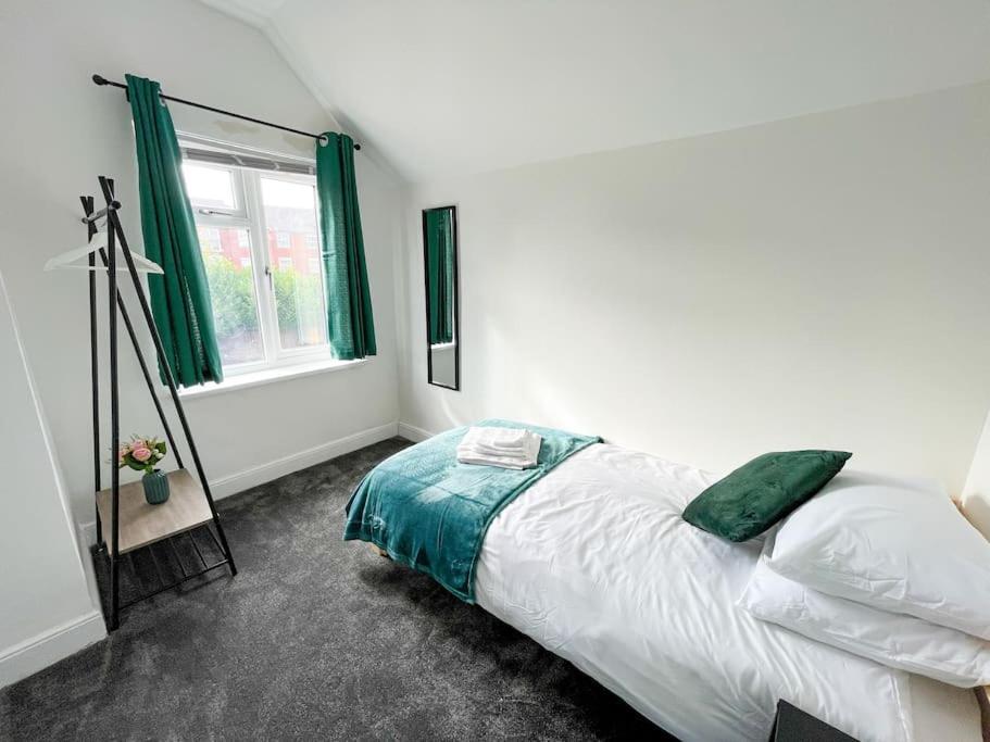 버밍엄 Perfect For Contractors & Families! 7 Beds Free Parking 아파트 외부 사진